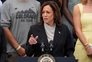 Imagem ilustrativa da imagem Kamala Harris garante votos suficientes para disputar as eleições pelo Democratas