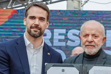 Imagem ilustrativa da imagem Lula critica Leite e diz que governador deveria agradecê-lo: 'Nunca está contente'