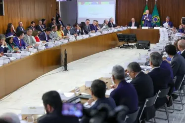 Imagem ilustrativa da imagem Lula orienta ministros a não criarem novos programas