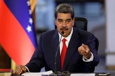 Imagem ilustrativa da imagem Maduro deleta WhatsApp de seu celular e pede que apoiadores façam o mesmo