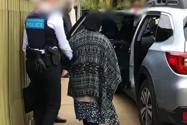 Imagem ilustrativa da imagem Mãe é presa por forçar filha a se casar; jovem foi assassinada pelo marido