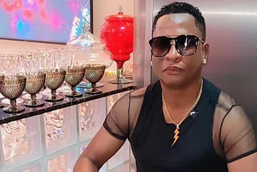Imagem ilustrativa da imagem Mario Rosa afirma que foi demitido do Katinguelê por ‘roupa inadequada em show’