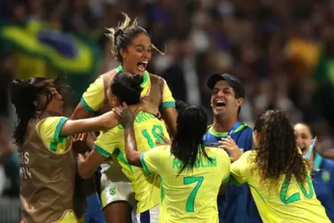 Imagem ilustrativa da imagem Marta se emociona e chora com classificação heroica do Brasil sobre França