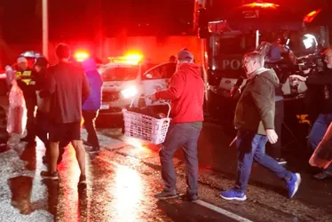 Imagem ilustrativa da imagem Vizinhos abrem suas casas para apoiar trabalho dos bombeiros em Vinhedo