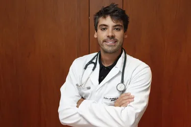 Imagem ilustrativa da imagem Médico do ES salva a vida de passageiro em voo: “Foram 5h30 cuidando dele"