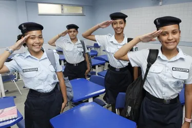 Imagem ilustrativa da imagem Meninas de olho em vagas para servir ao Exército