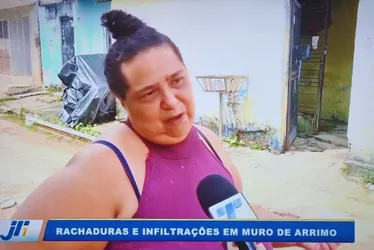 Imagem ilustrativa da imagem Moradores da Rua Piauí em Camaragibe alertam para problemas em muro de arrimo