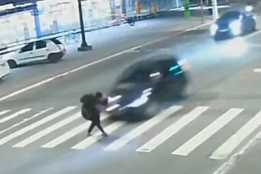 Imagem ilustrativa da imagem Motorista que atropelou mãe e filha é liberado após pagar fiança de R$ 1,5 mil