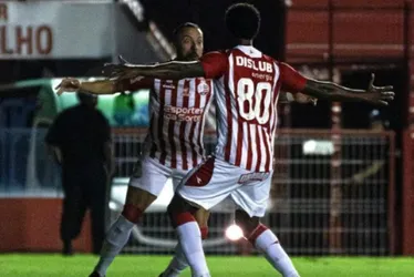Imagem ilustrativa da imagem Náutico goleia Figueirense por 4 a 0, sem dificuldade, e sobe na tabela da Série C