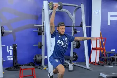 Imagem ilustrativa da imagem Neymar terá mais 2 meses de tratamento antes de voltar a jogar, diz jornal saudita