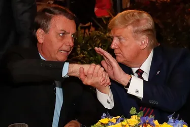 Imagem ilustrativa da imagem 'Nos veremos na posse', diz Bolsonaro ao prestar solidariedade a Trump