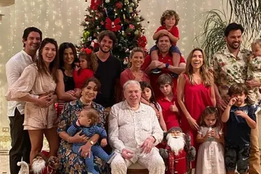 Imagem ilustrativa da imagem "DO MUNDO NÃO SE LEVA NADA. VAMOS SORRIR E CANTAR": O ADEUS A SILVIO SANTOS