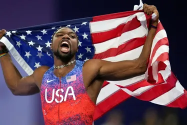 Imagem ilustrativa da imagem Noah Lyles rebate jogador de futebol americano que o desafiou para corrida