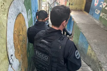 Imagem ilustrativa da imagem Operação mira CAC suspeito de abastecer facção do Complexo da Penha com munições