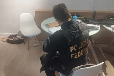 Imagem ilustrativa da imagem PF faz operação contra o tráfico e propina de R$ 800 mil a policiais civis