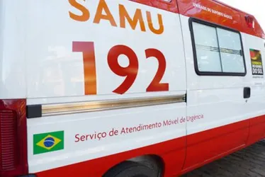 Imagem ilustrativa da imagem Mulher se desequilibra de bicicleta, cai e morre atropelada por táxi na Mário Melo