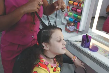 Imagem ilustrativa da imagem Passo a passo de penteados estilosos para meninas