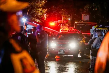 Imagem ilustrativa da imagem Acidente em Vinhedo: PF prioriza retirada de corpos do avião