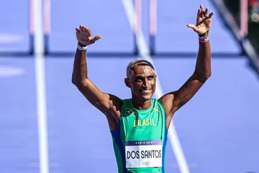 Imagem ilustrativa da imagem Piu não vai bem, mas avança à final nos 400m com barreiras das Olimpíadas