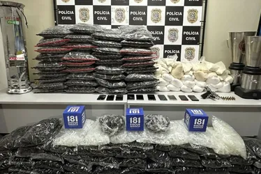 Imagem ilustrativa da imagem Polícia descobre laboratório de drogas com R$ 2 milhões em cocaína no ES