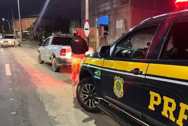 Imagem ilustrativa da imagem Polícia recupera carro furtado e mulher é presa em blitz no Norte do ES