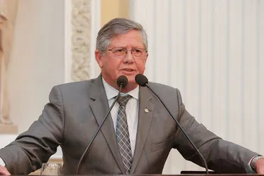 Imagem ilustrativa da imagem Prefeito de Sertânia, Ângelo Ferreira, é vítima de violento ataque no Sertão