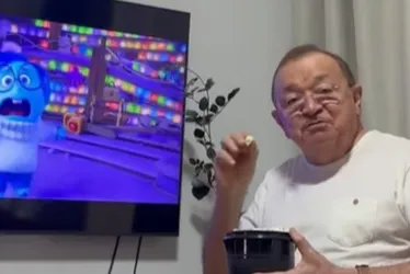 Imagem ilustrativa da imagem Prefeito exibe versão pirata de 'Divertida Mente 2': 'Todo mundo ficou feliz'