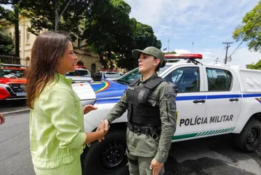 Imagem ilustrativa da imagem Raquel Lyra (PSDB) intensifica pedido por acordo com policiais civis
