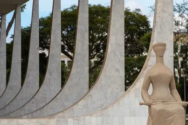 Imagem ilustrativa da imagem Bancos vão ao STF contra juros do consignado do INSS. Entenda a polêmica