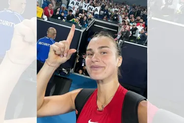 Imagem ilustrativa da imagem Sabalenka arrasa italiana, avança à 3ª rodada do US Open e se diverte com fã mirim