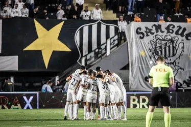 Imagem ilustrativa da imagem Santos faz treino descontraído e Patati comemora boa fase
