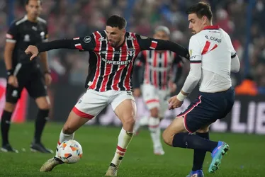 Imagem ilustrativa da imagem São Paulo faz jogo sofrível e sai no lucro com empate no Uruguai pela Libertadores