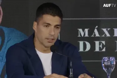 Imagem ilustrativa da imagem Suárez se emociona ao anunciar aposentadoria da seleção uruguaia