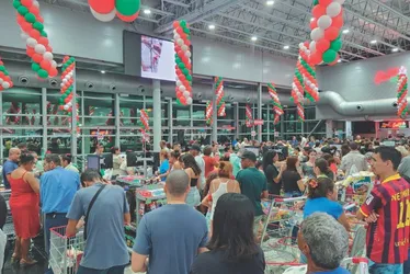 Imagem ilustrativa da imagem Supermercado lotado em Guarapari na inauguração