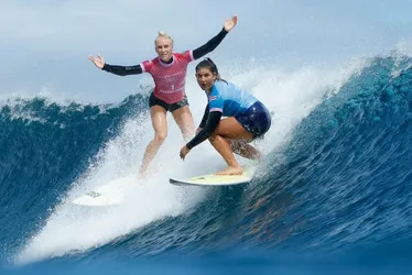 Imagem ilustrativa da imagem Tati Weston-Webb vai à final do surfe e garante medalha para o Brasil na Olimpíada