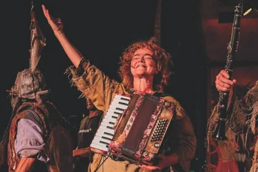 Imagem ilustrativa da imagem Teatro de graça com artistas premiados em Guarapari