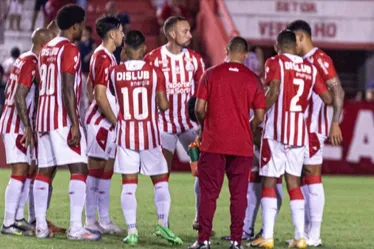 Imagem ilustrativa da imagem Timbu sai perdendo, vira, mas cede empate ao Athletic no final do jogo nos Aflitos
