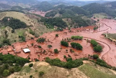 Imagem ilustrativa da imagem Tragédia em Mariana: “Vale deveria pagar mais 100 bilhões”, diz ministro