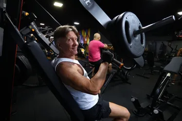 Imagem ilustrativa da imagem Treino intenso de musculação preserva força em idosos