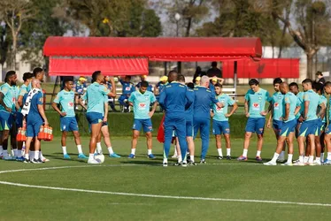 Imagem ilustrativa da imagem Trio suspeito de espionar treino da seleção brasileira em Curitiba é detido pela PM
