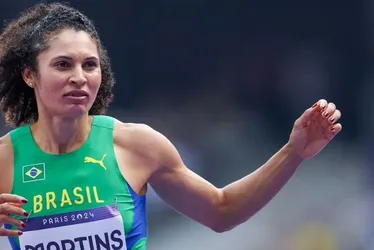 Imagem ilustrativa da imagem Valdileia Martins sente dor na final e desiste antes do primeiro salto em Paris