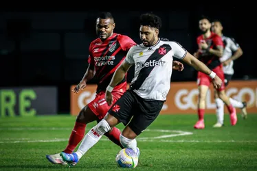 Imagem ilustrativa da imagem Vasco repete fórmula, vence Athletico de virada e sai na frente nas quartas
