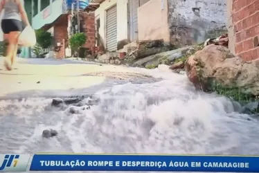 Imagem ilustrativa da imagem Vazamento da Compesa causa transtornos e preocupação em Camaragibe