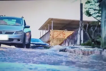 Imagem ilustrativa da imagem Vazamento da Compesa causa transtornos e preocupação em Camaragibe