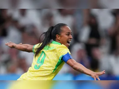 Imagem ilustrativa da imagem Brasil faz 4 a 2 na Espanha e terá Marta em final olímpica após 16 anos