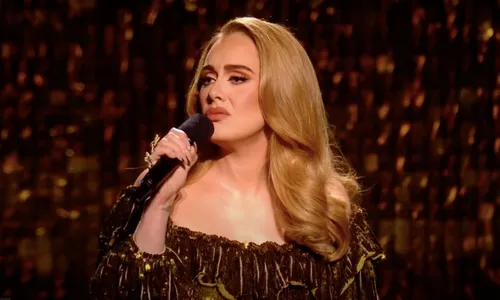 
          Imagem ilustrativa da imagem Adele anuncia nova pausa na carreira
          