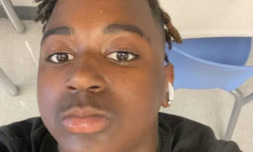 
          Imagem ilustrativa da imagem Adolescente morre após passar mal durante treino de futebol americano no calor
          