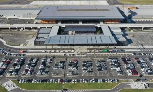 
          Imagem ilustrativa da imagem Aeroporto de Florianópolis é fechado após aeronave ter problemas no pouso
          