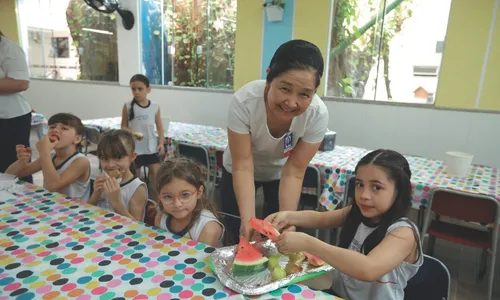 
          Imagem ilustrativa da imagem Alimentos viram lição na sala de aula
          