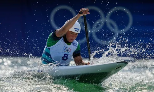 
          Imagem ilustrativa da imagem Ana Sátila piora desempenho na final e fica em 5º no C1 da canoagem slalom
          